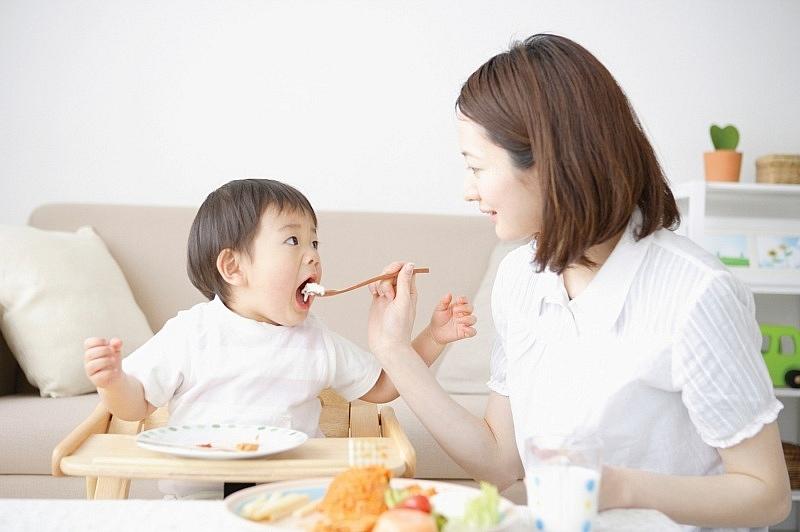 CẦN NGƯỜI GIÚP VIỆC NHÀ HÀ TĨNH NGƯỜI CHĂM BÉ 1 NGƯỜI CHĂM BÀ ĂN Ở LẠI